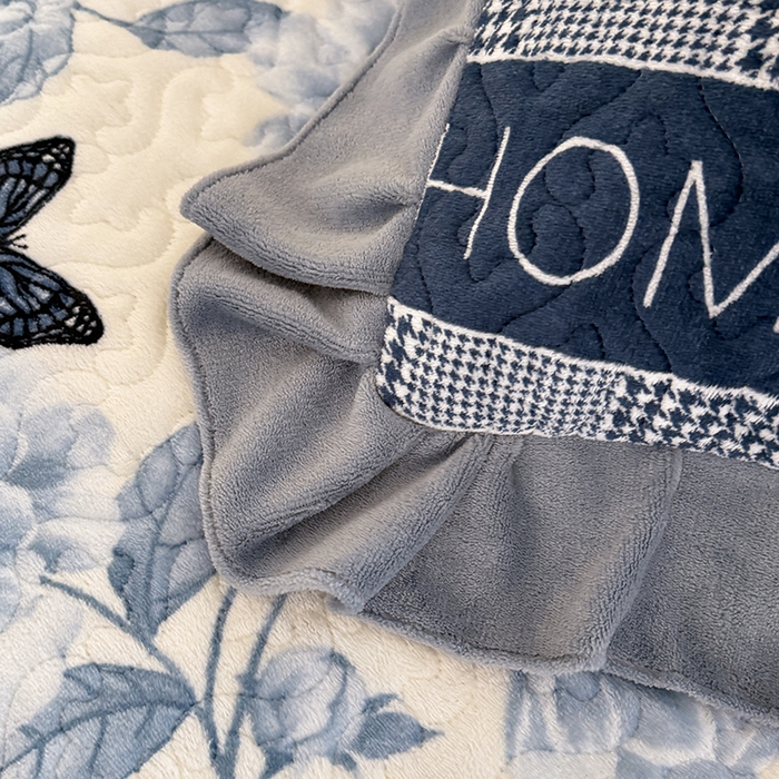 91家纺网 家纺一手货源 找家纺 美达家纺 2025新款高克重牛奶绒夹棉床垫 梦蝶