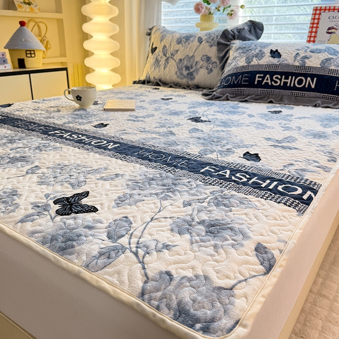 91家纺网 家纺一手货源 找家纺 美达家纺 2025新款高克重牛奶绒夹棉床垫 梦蝶