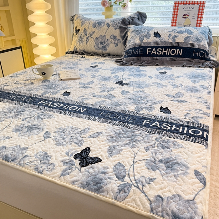 91家纺网 家纺一手货源 找家纺 美达家纺 2025新款高克重牛奶绒夹棉床垫 梦蝶