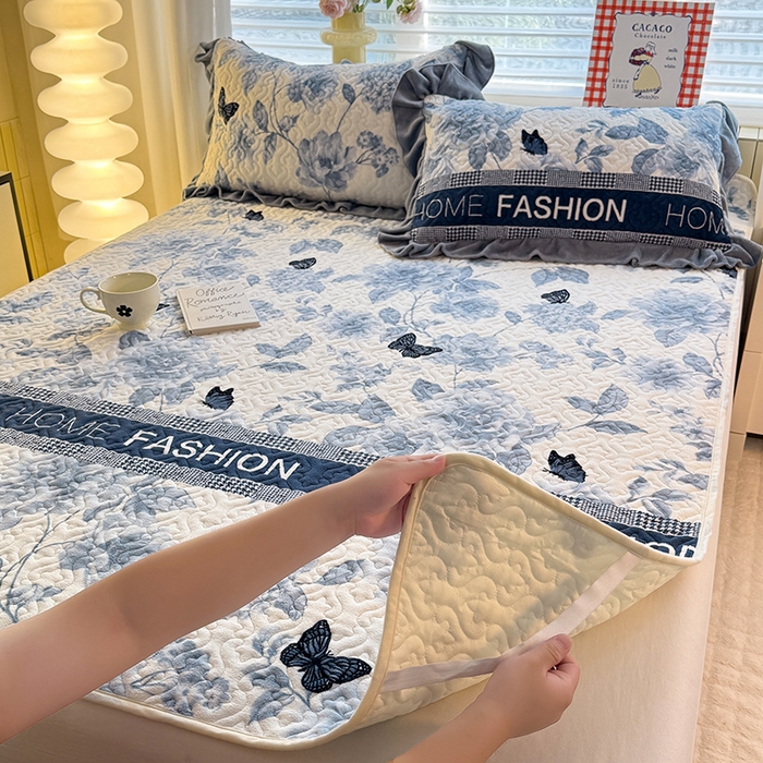 91家纺网 家纺一手货源 找家纺 美达家纺 2025新款高克重牛奶绒夹棉床垫 梦蝶