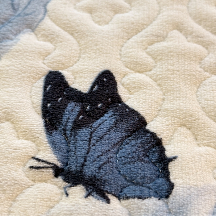 91家纺网 家纺一手货源 找家纺 美达家纺 2025新款高克重牛奶绒夹棉床垫 梦蝶