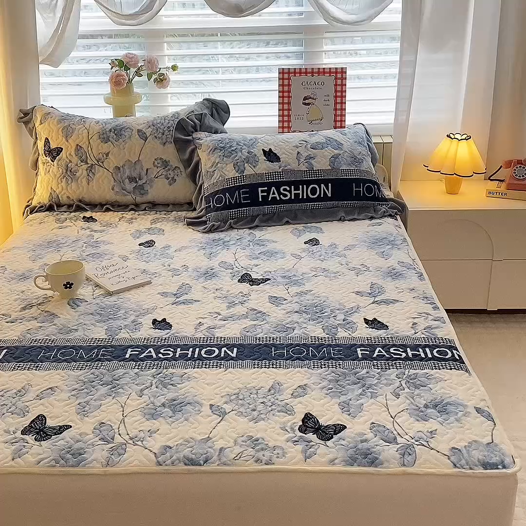 91家纺网 家纺一手货源 找家纺 美达家纺 2025新款高克重牛奶绒夹棉床垫 梦蝶