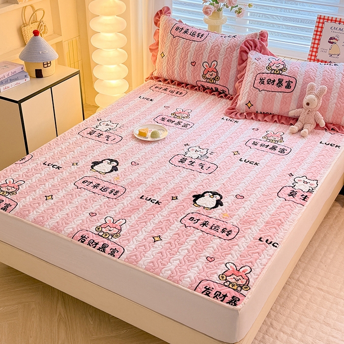 91家纺网 家纺一手货源 找家纺 美达家纺 2025新款高克重牛奶绒夹棉床垫 时来运转