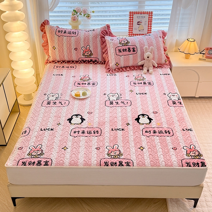 91家纺网 家纺一手货源 找家纺 美达家纺 2025新款高克重牛奶绒夹棉床垫 时来运转