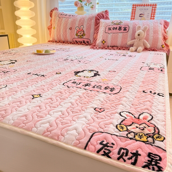 91家纺网 家纺一手货源 找家纺 美达家纺 2025新款高克重牛奶绒夹棉床垫 时来运转