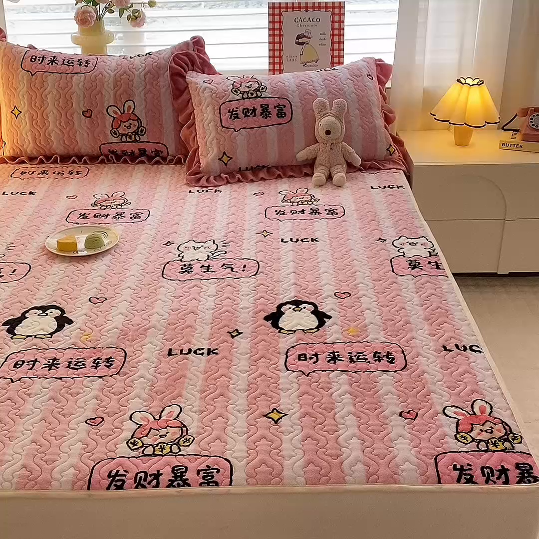 91家纺网 家纺一手货源 找家纺 美达家纺 2025新款高克重牛奶绒夹棉床垫 时来运转