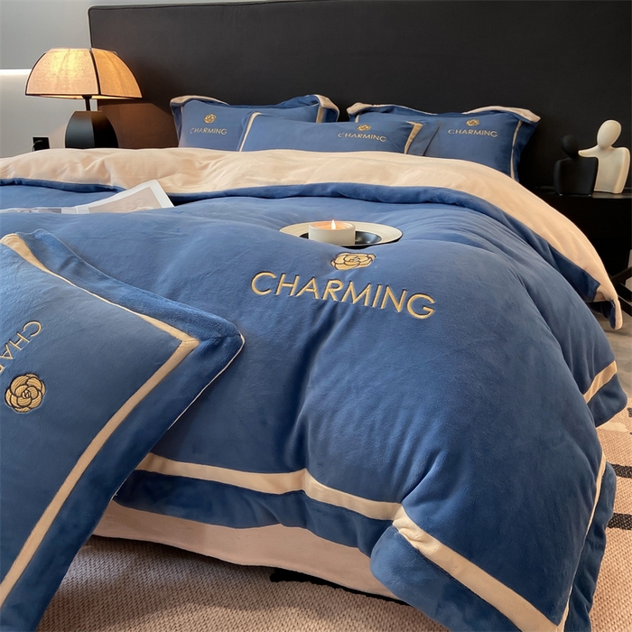 91家纺网 家纺一手货源 找家纺 （总）盛秋家纺 2025新款高克重绣花双拼牛奶绒系列山茶花四件套-查伦