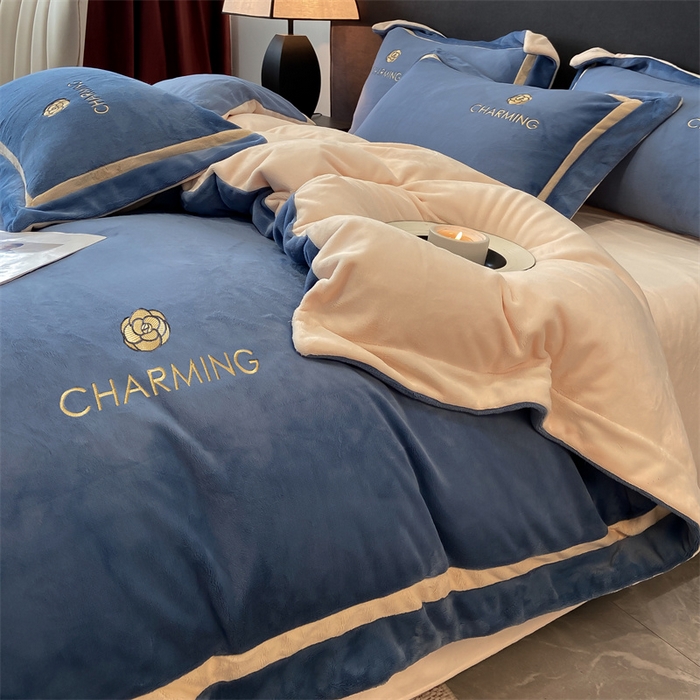 91家纺网 家纺一手货源 找家纺 （总）盛秋家纺 2025新款高克重绣花双拼牛奶绒系列山茶花四件套-查伦