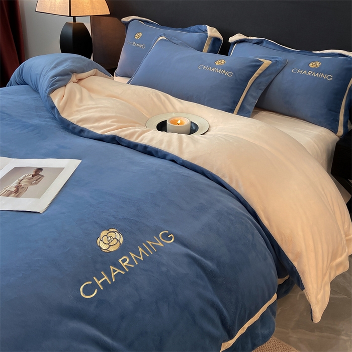 91家纺网 家纺一手货源 找家纺 （总）盛秋家纺 2025新款高克重绣花双拼牛奶绒系列山茶花四件套-查伦