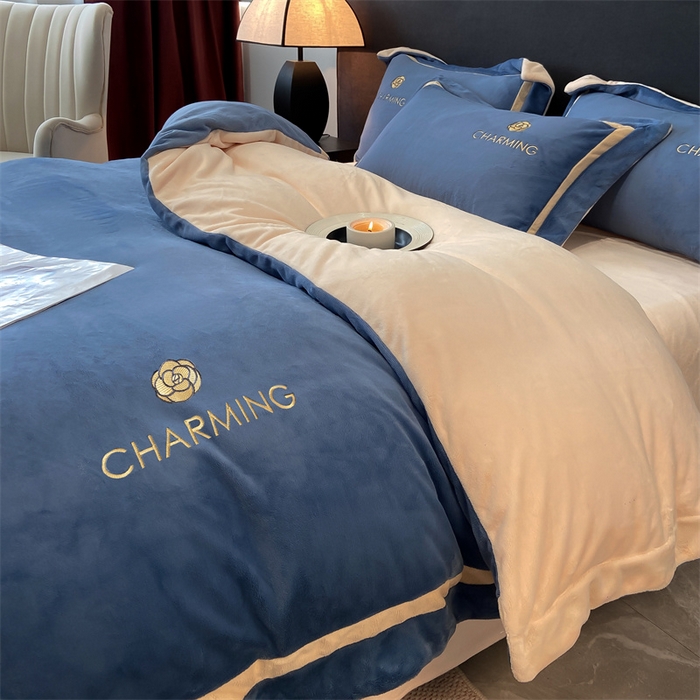 91家纺网 家纺一手货源 找家纺 （总）盛秋家纺 2025新款高克重绣花双拼牛奶绒系列山茶花四件套-查伦