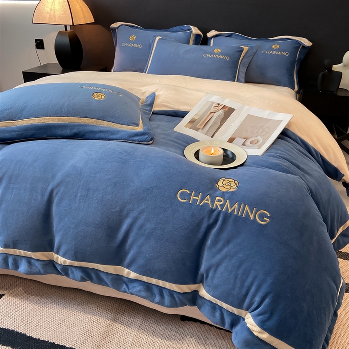 91家纺网 家纺一手货源 找家纺 （总）盛秋家纺 2025新款高克重绣花双拼牛奶绒系列山茶花四件套-查伦