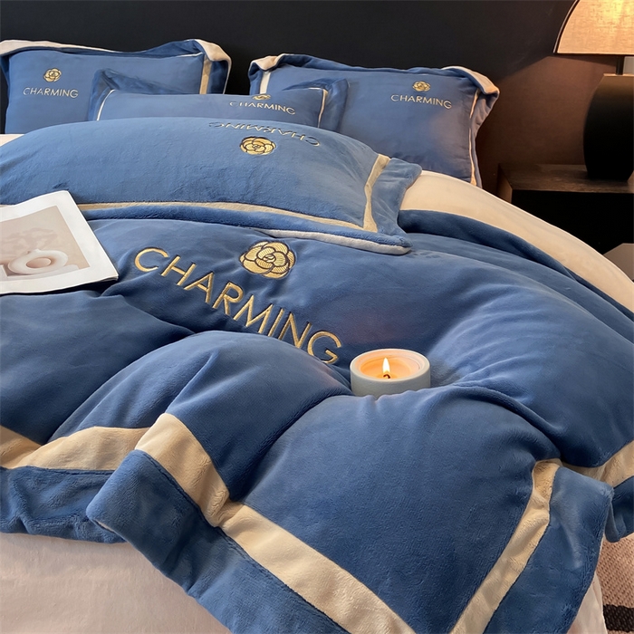 91家纺网 家纺一手货源 找家纺 （总）盛秋家纺 2025新款高克重绣花双拼牛奶绒系列山茶花四件套-查伦