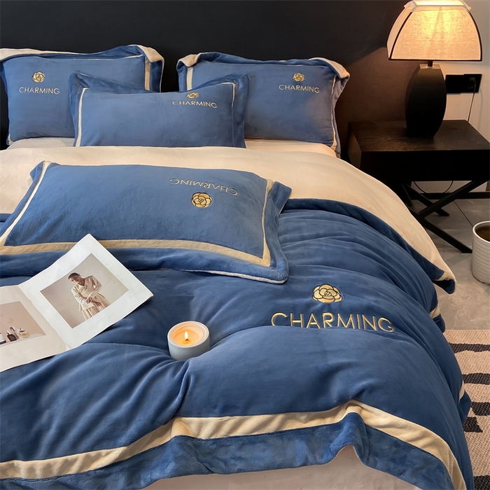 91家纺网 家纺一手货源 找家纺 （总）盛秋家纺 2025新款高克重绣花双拼牛奶绒系列山茶花四件套-查伦