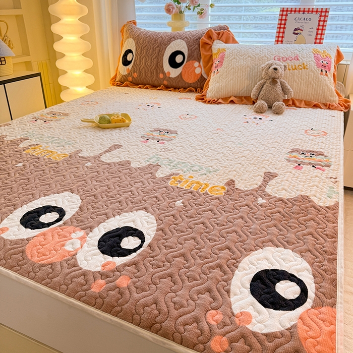 91家纺网 家纺一手货源 找家纺 美达家纺 2025新款高克重牛奶绒夹棉床垫 甜蜜奶吧