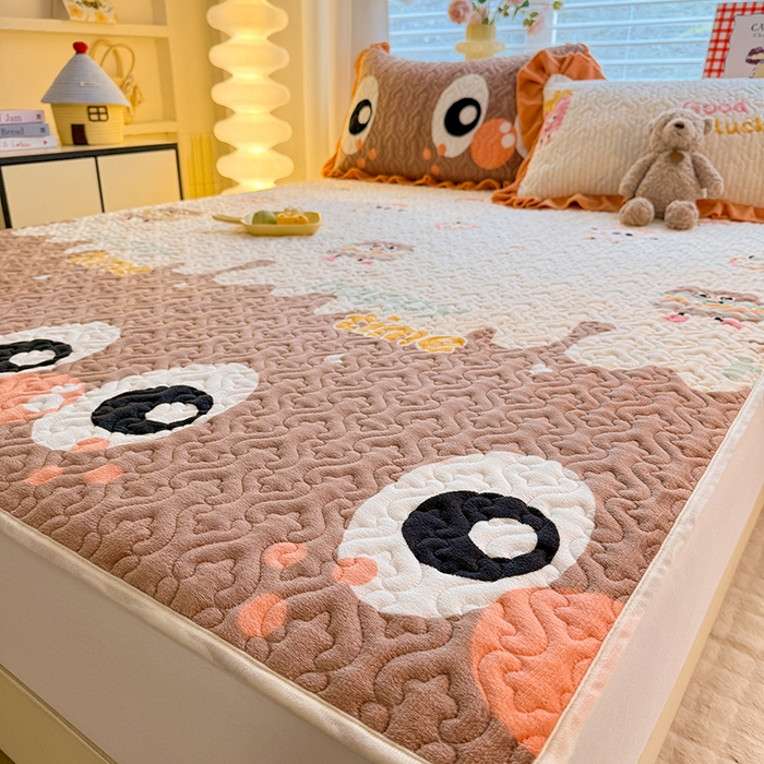 91家纺网 家纺一手货源 找家纺 美达家纺 2025新款高克重牛奶绒夹棉床垫 甜蜜奶吧