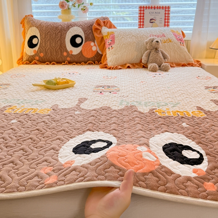 91家纺网 家纺一手货源 找家纺 美达家纺 2025新款高克重牛奶绒夹棉床垫 甜蜜奶吧