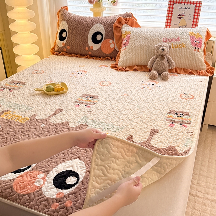 91家纺网 家纺一手货源 找家纺 美达家纺 2025新款高克重牛奶绒夹棉床垫 甜蜜奶吧