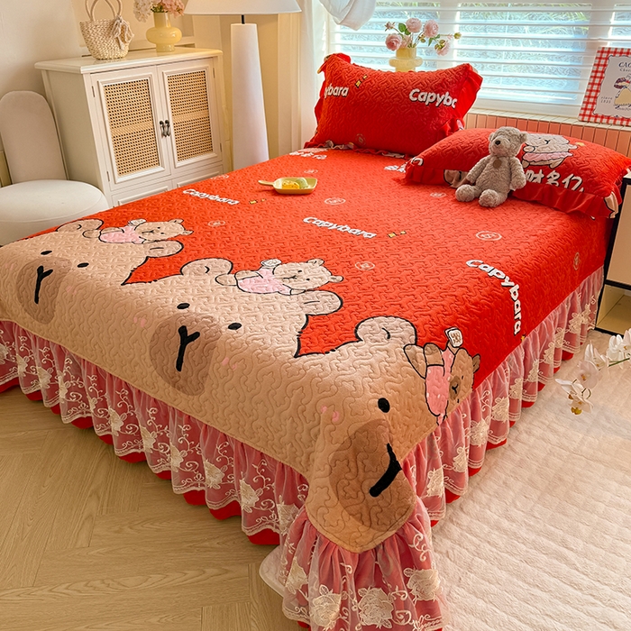 91家纺网 家纺一手货源 找家纺 （总）美达家纺 2025新款高克重牛奶绒花边款夹棉床盖三件套