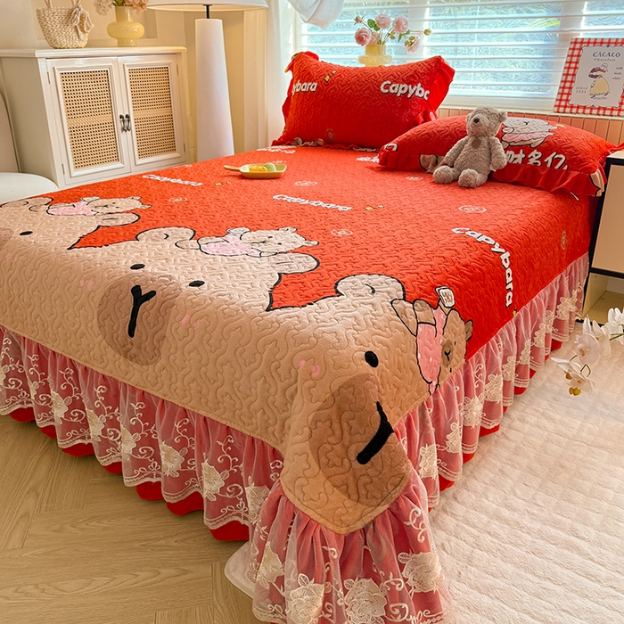 91家纺网 家纺一手货源 找家纺 （总）美达家纺 2025新款高克重牛奶绒花边款夹棉床盖三件套