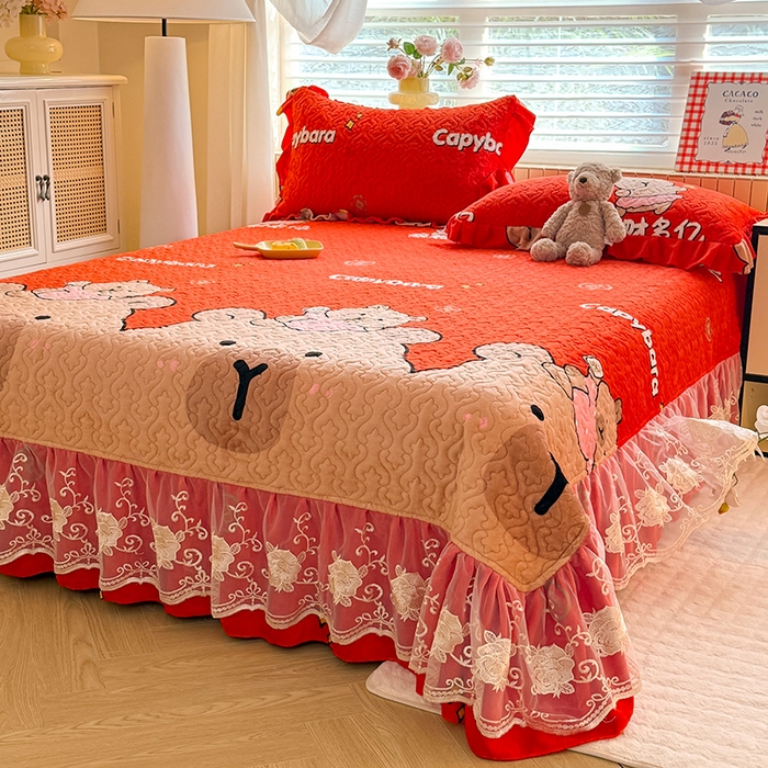 91家纺网 家纺一手货源 找家纺 （总）美达家纺 2025新款高克重牛奶绒花边款夹棉床盖三件套