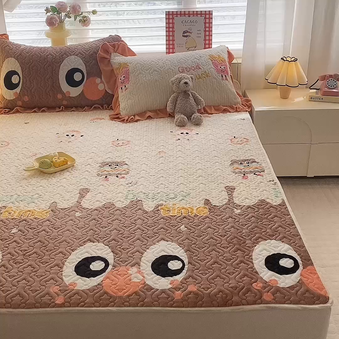 91家纺网 家纺一手货源 找家纺 美达家纺 2025新款高克重牛奶绒夹棉床垫 甜蜜奶吧