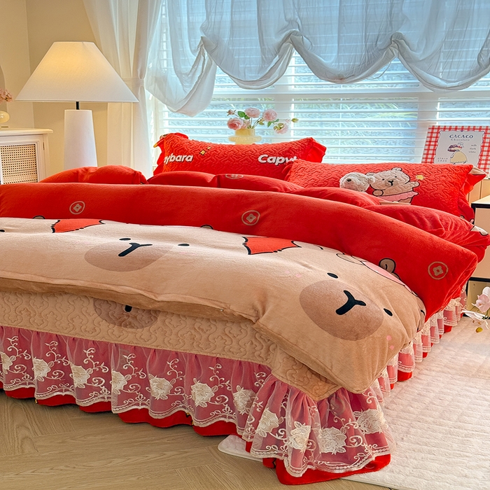 91家纺网 家纺一手货源 找家纺 （总）美达家纺 2025新款高克重牛奶绒花边款夹棉床盖三件套