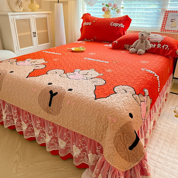 91家纺网 家纺一手货源 找家纺 （总）美达家纺 2025新款高克重牛奶绒花边款夹棉床盖三件套