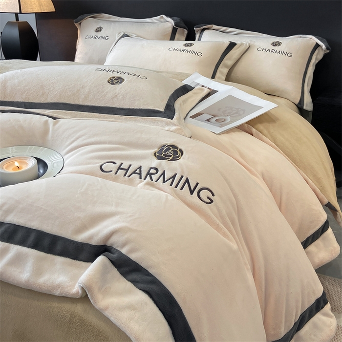 盛秋家纺 2025新款高克重绣花双拼牛奶绒系列山茶花四件套-查伦奶芋色+杏仁