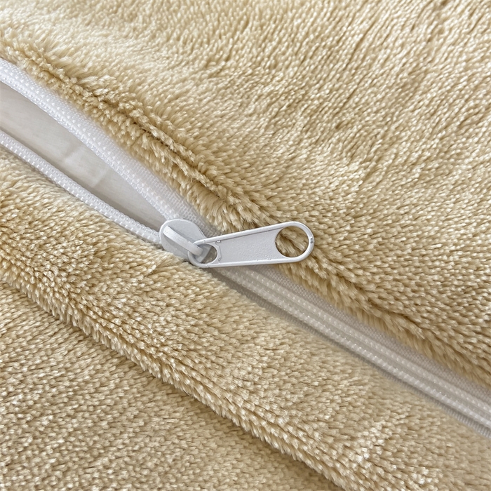 91家纺网 家纺一手货源 找家纺 盛秋家纺 2025新款高克重绣花双拼牛奶绒系列山茶花四件套-查伦奶芋色+杏仁