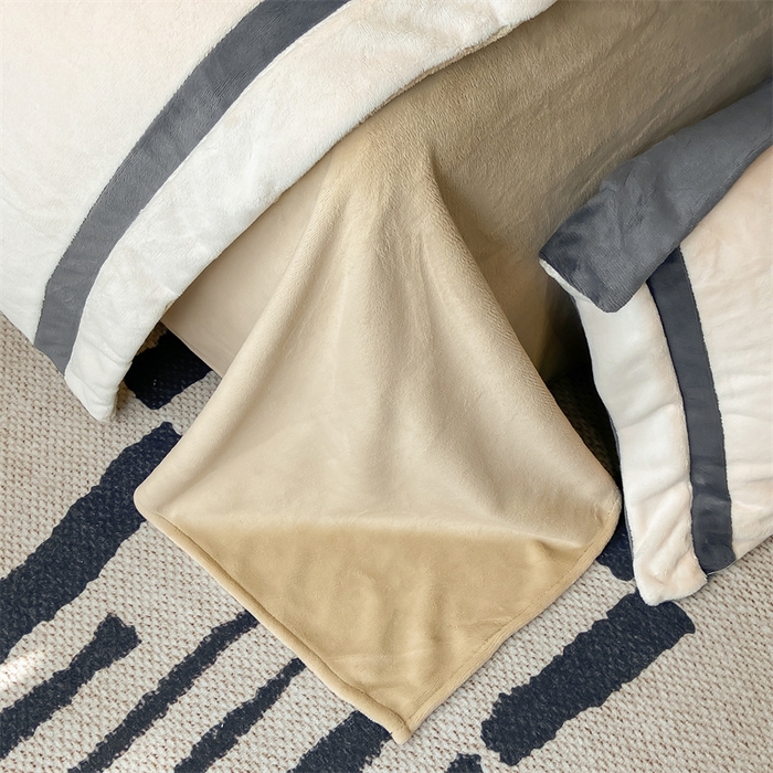 91家纺网 家纺一手货源 找家纺 盛秋家纺 2025新款高克重绣花双拼牛奶绒系列山茶花四件套-查伦奶芋色+杏仁