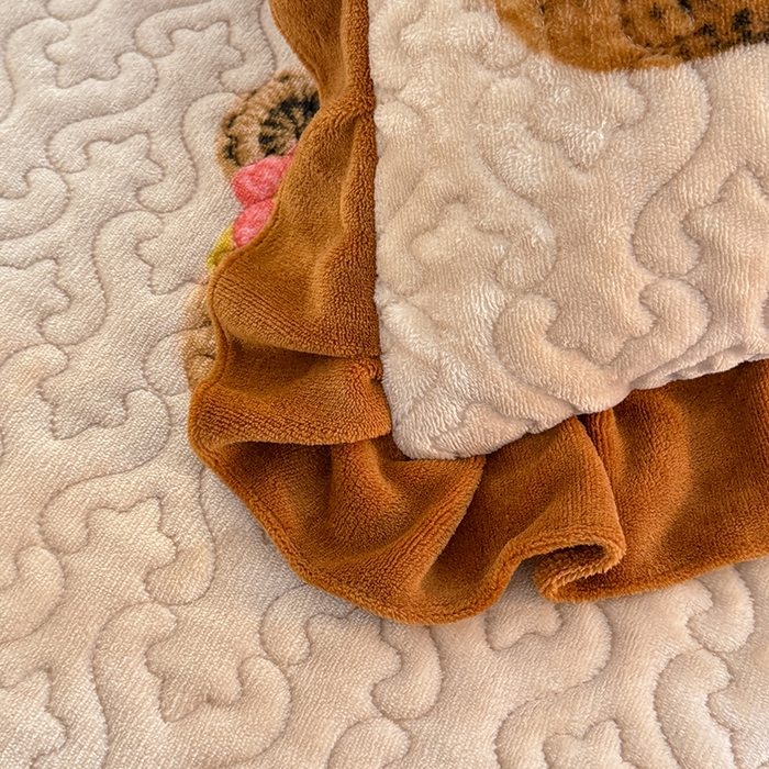 91家纺网 家纺一手货源 找家纺 美达家纺 2025新款高克重牛奶绒夹棉床垫 针织熊