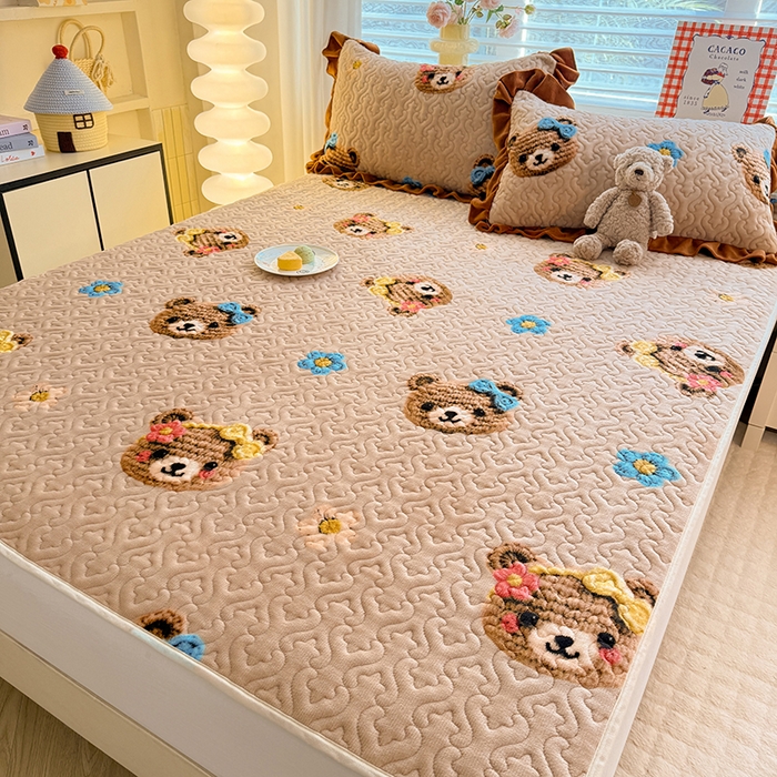 91家纺网 家纺一手货源 找家纺 美达家纺 2025新款高克重牛奶绒夹棉床垫 针织熊