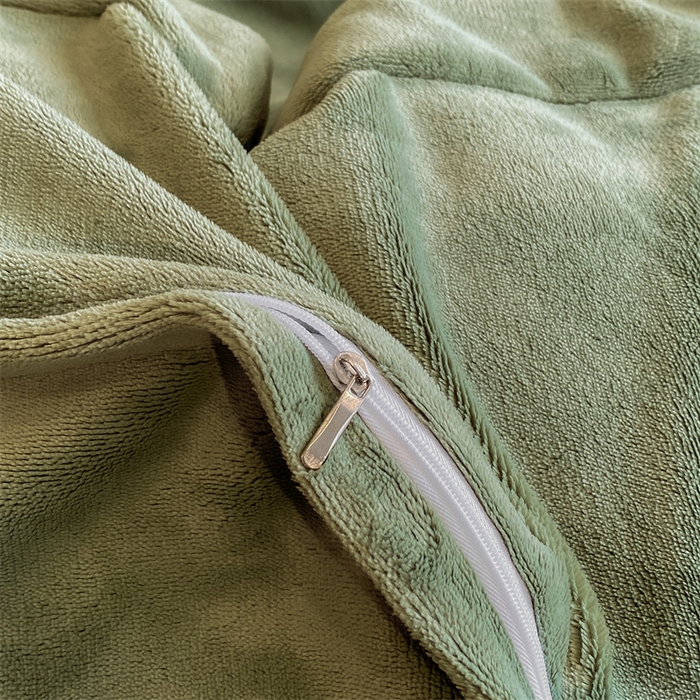 91家纺网 家纺一手货源 找家纺 盛秋家纺 2025新款高克重绣花双拼牛奶绒系列山茶花四件套-查伦青藤绿