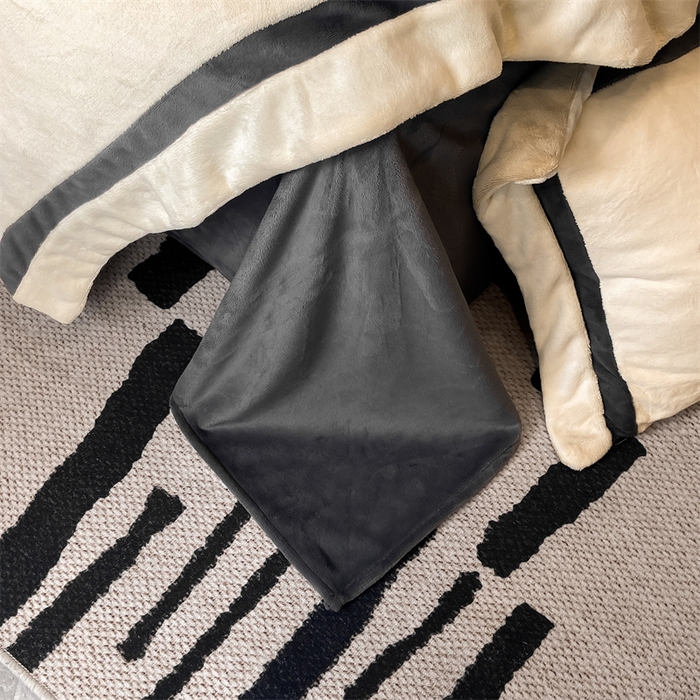 91家纺网 家纺一手货源 找家纺 盛秋家纺 2025新款高克重绣花双拼牛奶绒系列山茶花四件套-查伦香槟色+绅士灰