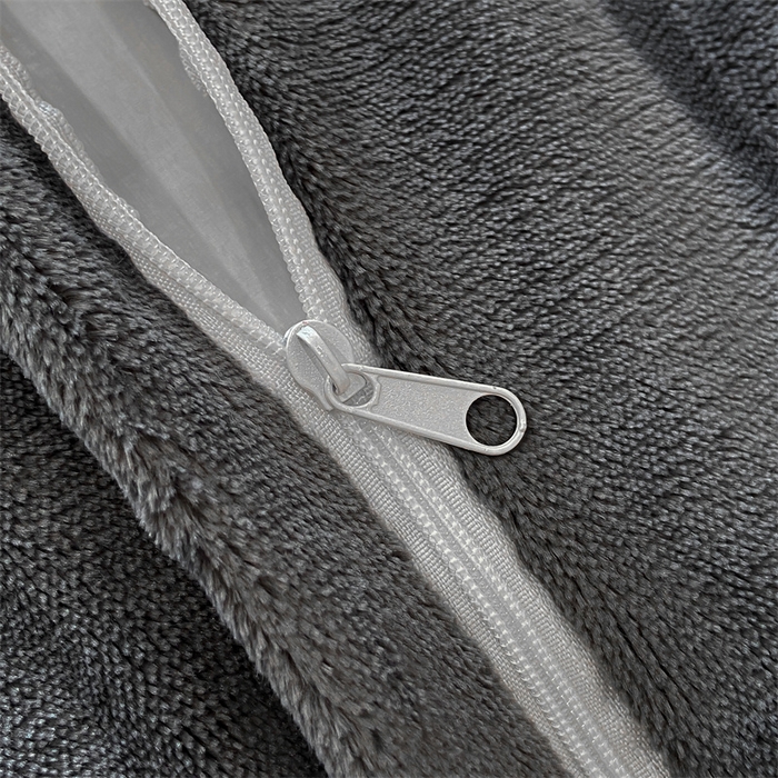 91家纺网 家纺一手货源 找家纺 盛秋家纺 2025新款高克重绣花双拼牛奶绒系列山茶花四件套-查伦香槟色+绅士灰