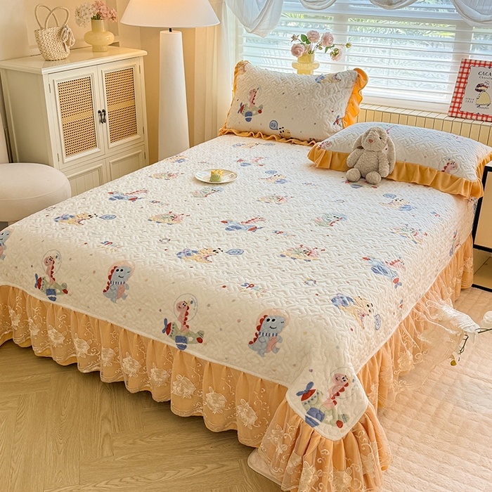 91家纺网 家纺一手货源 找家纺 美达家纺 2025新款高克重牛奶绒花边款夹棉床盖三件套 恐龙星球