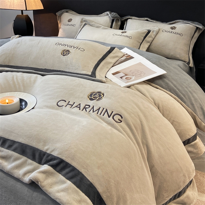 盛秋家纺 2025新款高克重绣花双拼牛奶绒系列山茶花四件套-查伦香草灰+经典灰