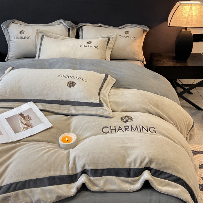 91家纺网 家纺一手货源 找家纺 盛秋家纺 2025新款高克重绣花双拼牛奶绒系列山茶花四件套-查伦香草灰+经典灰