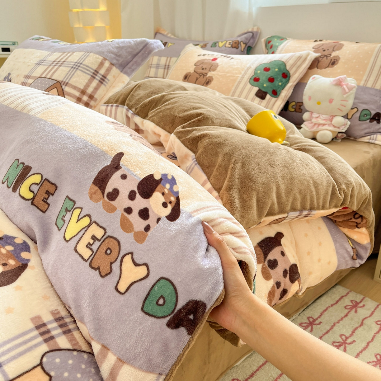 91家纺网 家纺一手货源 找家纺 沐慕 2025新款高克重牛奶绒四件套 牛奶绒-卡其块块狗