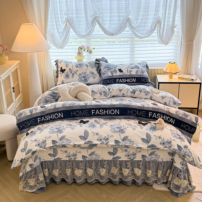 91家纺网 家纺一手货源 找家纺 美达家纺 2025新款高克重牛奶绒花边款夹棉床盖三件套 梦蝶