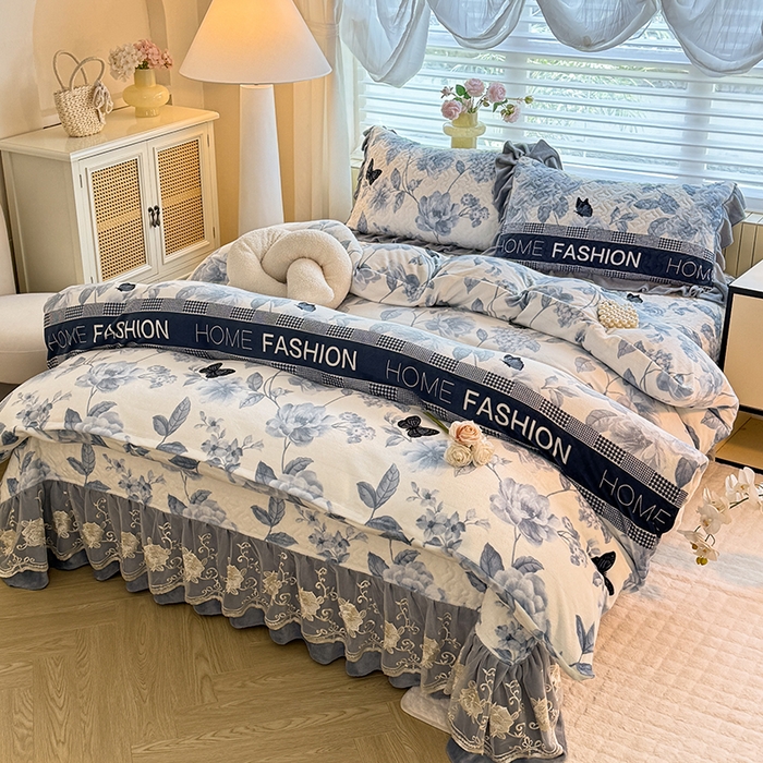 91家纺网 家纺一手货源 找家纺 美达家纺 2025新款高克重牛奶绒花边款夹棉床盖三件套 梦蝶