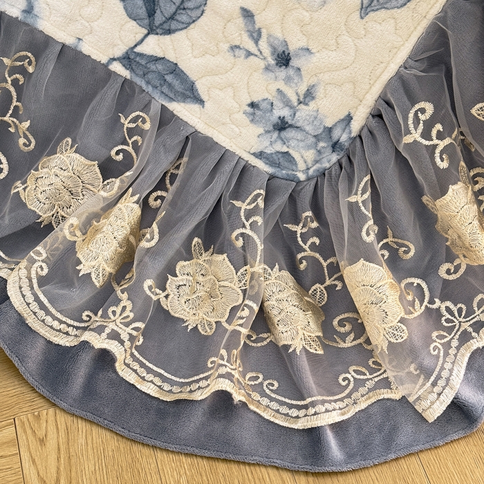 91家纺网 家纺一手货源 找家纺 美达家纺 2025新款高克重牛奶绒花边款夹棉床盖三件套 梦蝶