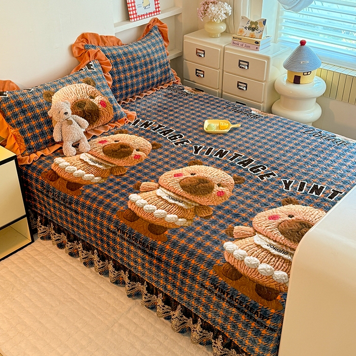 91家纺网 家纺一手货源 找家纺 美达家纺 2025新款牛奶绒榻榻米单床盖床盖单件单品床盖（支持定制，定制款不退不换） 格子萌熊