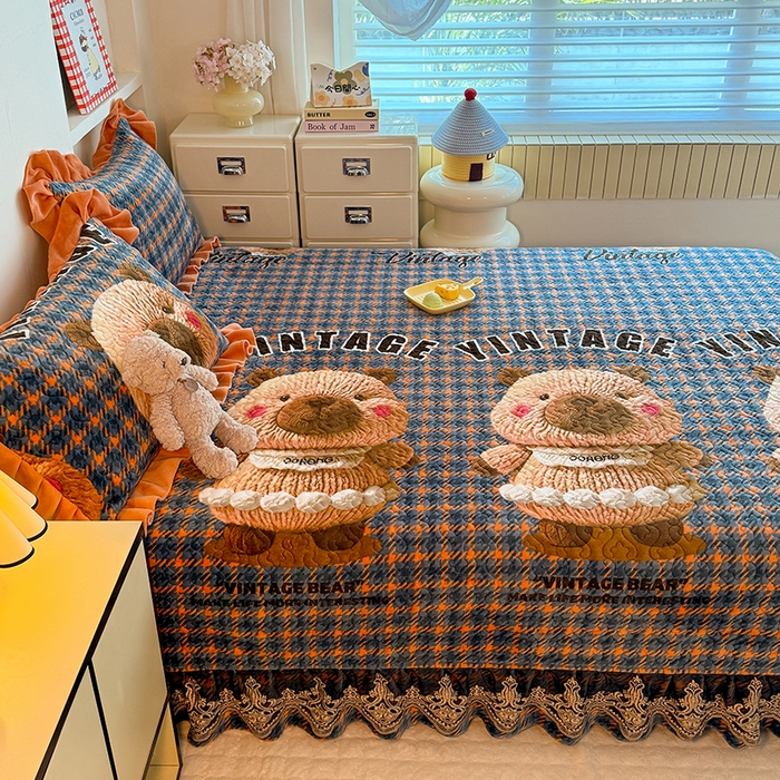 91家纺网 家纺一手货源 找家纺 美达家纺 2025新款牛奶绒榻榻米单床盖床盖单件单品床盖（支持定制，定制款不退不换） 格子萌熊