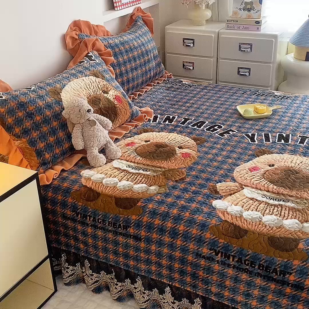 91家纺网 家纺一手货源 找家纺 美达家纺 2025新款牛奶绒榻榻米单床盖床盖单件单品床盖（支持定制，定制款不退不换） 格子萌熊