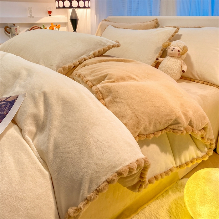 91家纺网 家纺一手货源 找家纺 （总）盛秋家纺 2025新款A类牛奶绒毛球工艺款四件套-琳达（暖光）