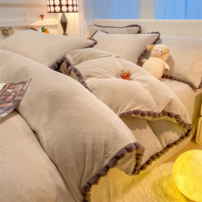 91家纺网 家纺一手货源 找家纺 （总）盛秋家纺 2025新款A类牛奶绒毛球工艺款四件套-琳达（暖光）