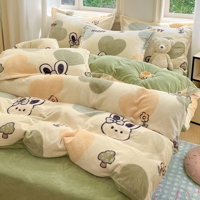 91家纺网 家纺一手货源 找家纺 沐慕 2025新款高克重牛奶绒四件套 牛奶绒-绿色爱心兔