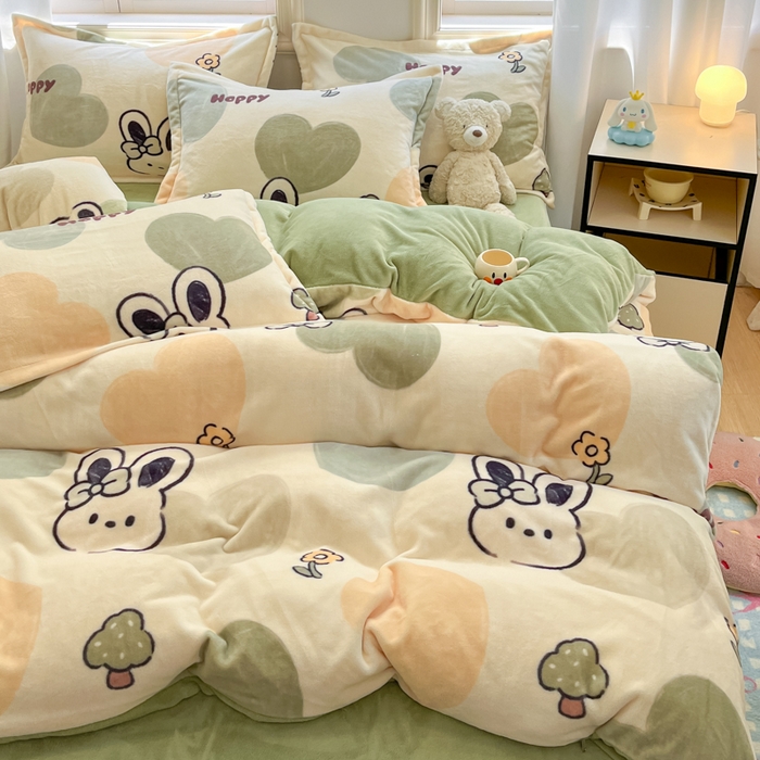 91家纺网 家纺一手货源 找家纺 沐慕 2025新款高克重牛奶绒四件套 牛奶绒-绿色爱心兔