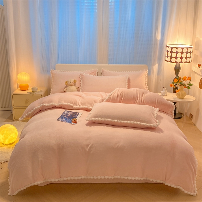 91家纺网 家纺一手货源 找家纺 （总）盛秋家纺 2025新款A类牛奶绒毛球工艺款四件套-琳达（暖光）